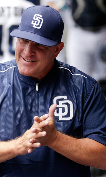 Murphy gets 1st win as Padres manager